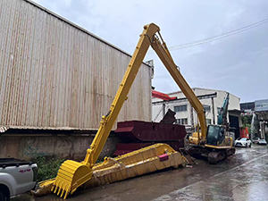 Usine Komatsu PC210 Caterpillar CAT320Tout nouveau bras et flèche étendus de 18 m de long pour les excavatrices rétrocaveuses.