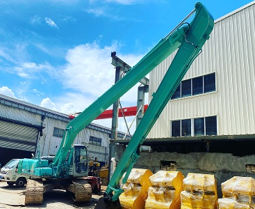 Bras super long SK250 de 22 m Sur le chantier de construction, nettoie le limon et les articles divers bloqués par la rivière