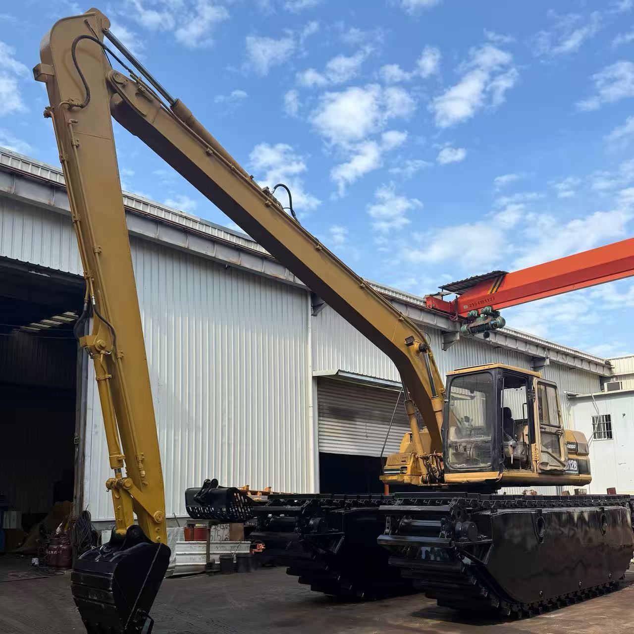 CAT312 Amphibious Excavator Pontoon– Maximize Efficiency in Wetland Restoration and Environmental Dredging