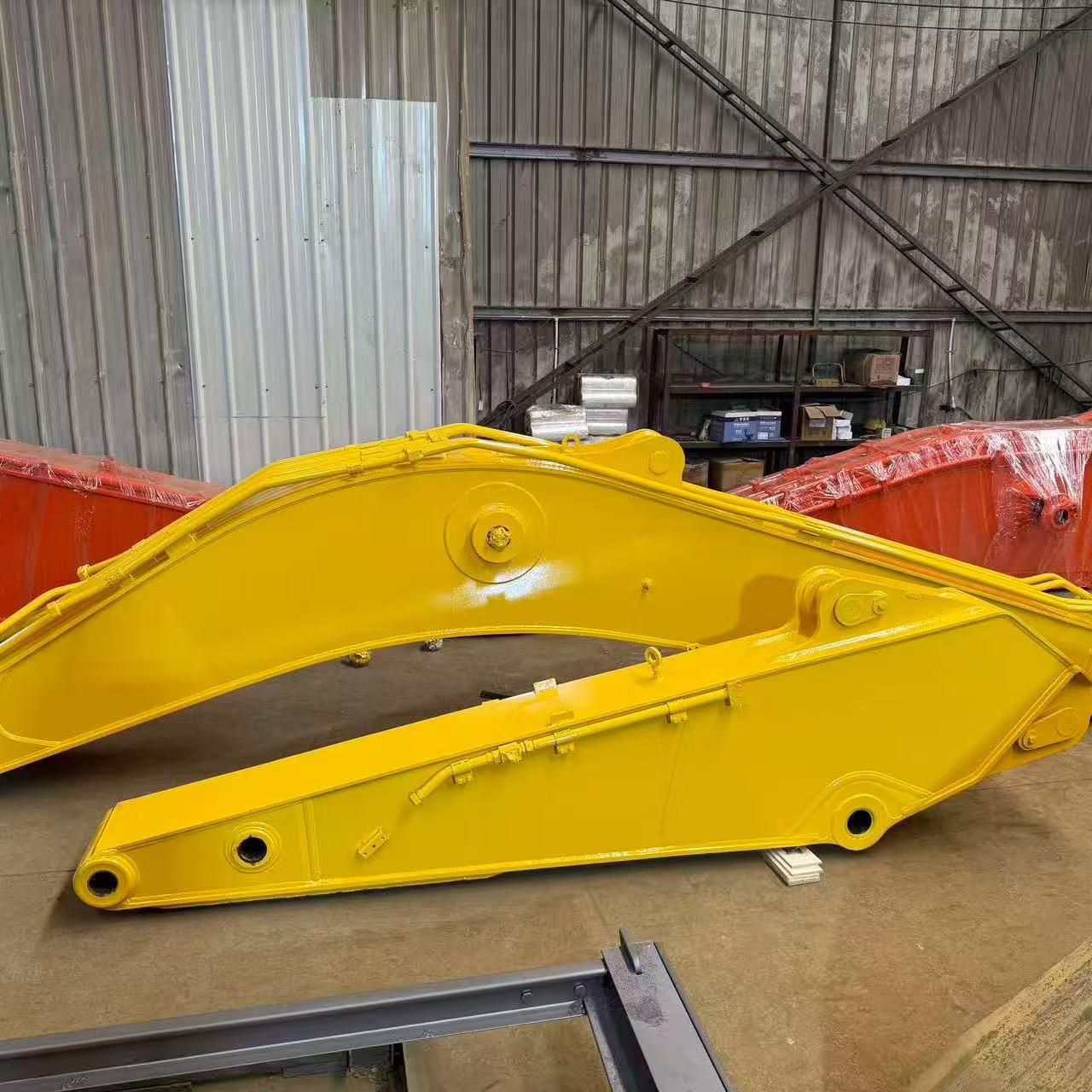 Bras standard pour pelle SH500, conçu pour les travaux d'excavation intensifs et exigeants. Vente directe d'usine.